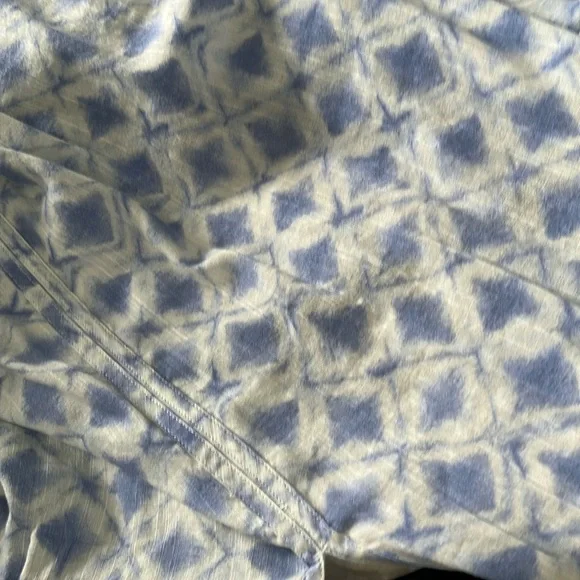 GAP NWT Light Blue Geometric Women's Blouse - Picture 3 of 3